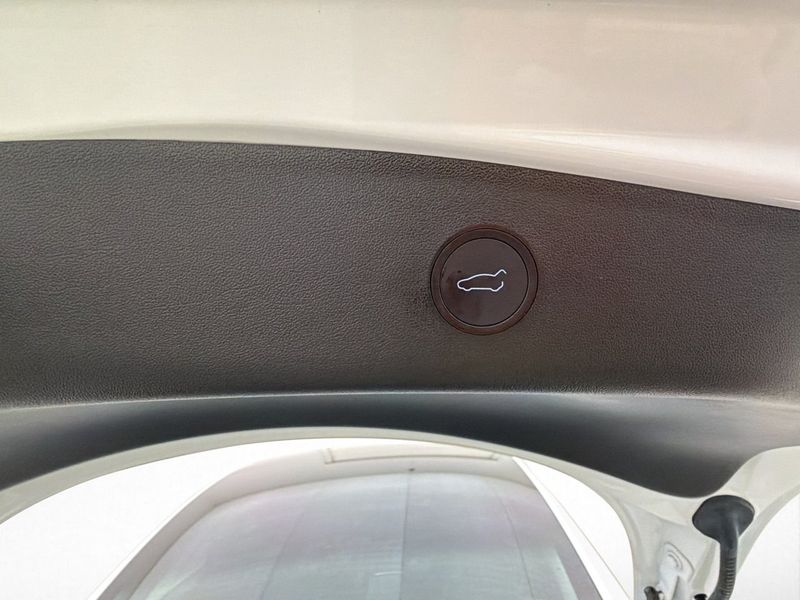 Tesla Model 3 bild 21