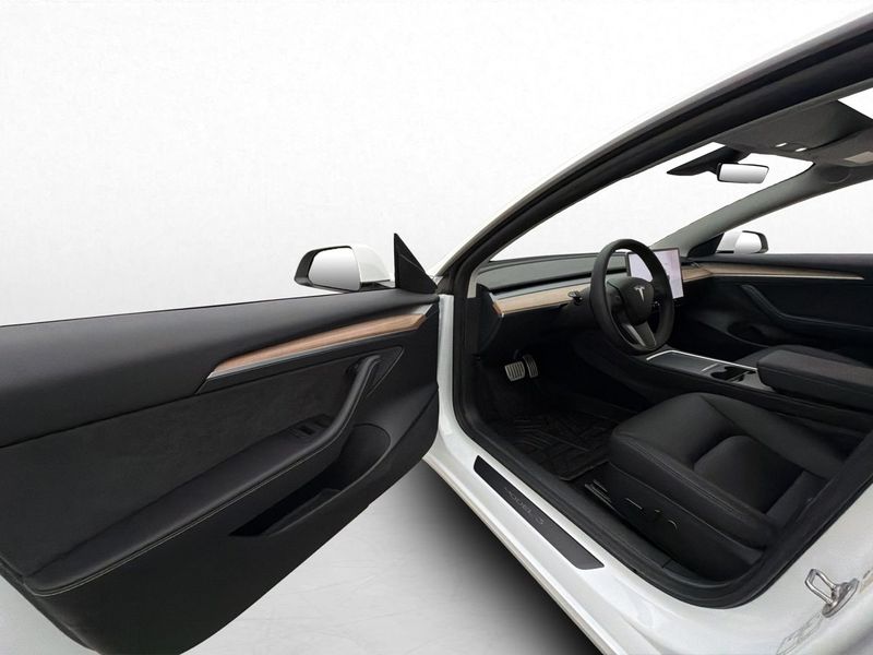 Tesla Model 3 bild 12