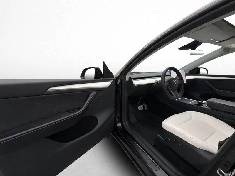 Tesla Model Y bild 12
