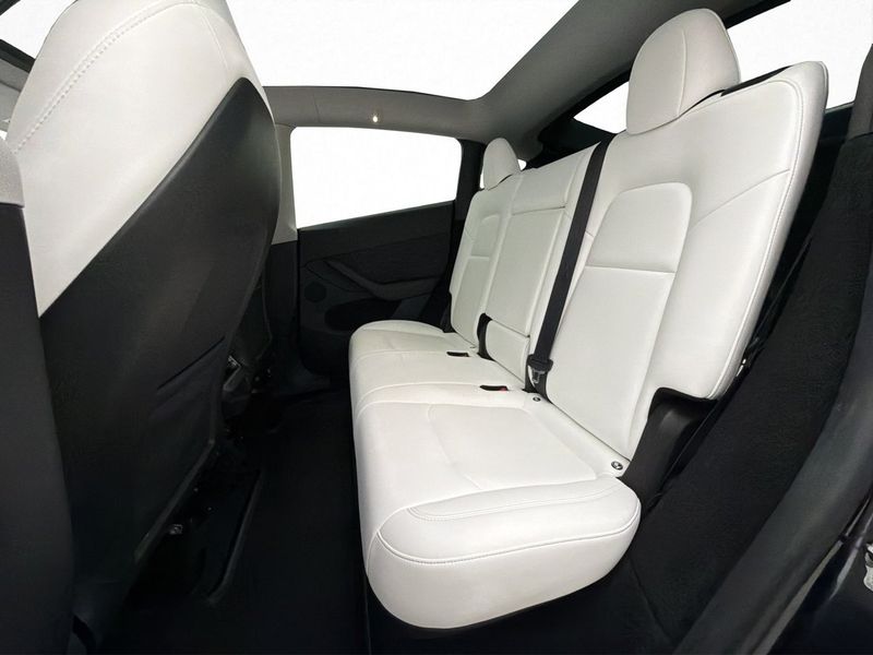 Tesla Model Y bild 15