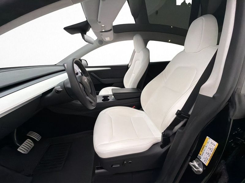 Tesla Model Y bild 13