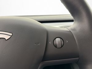 Tesla Model Y bild 32