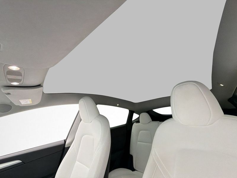 Tesla Model Y bild 14