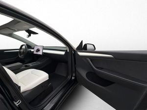 Tesla Model Y bild 19