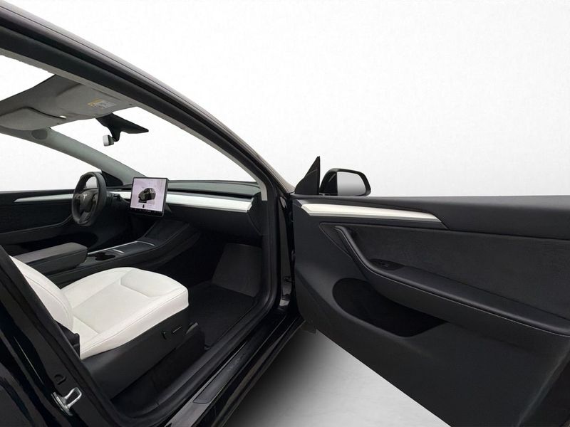 Tesla Model Y bild 19