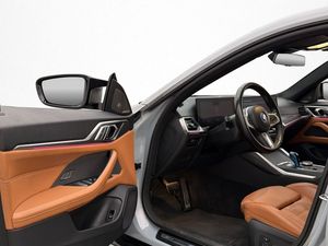 BMW i4 bild 12