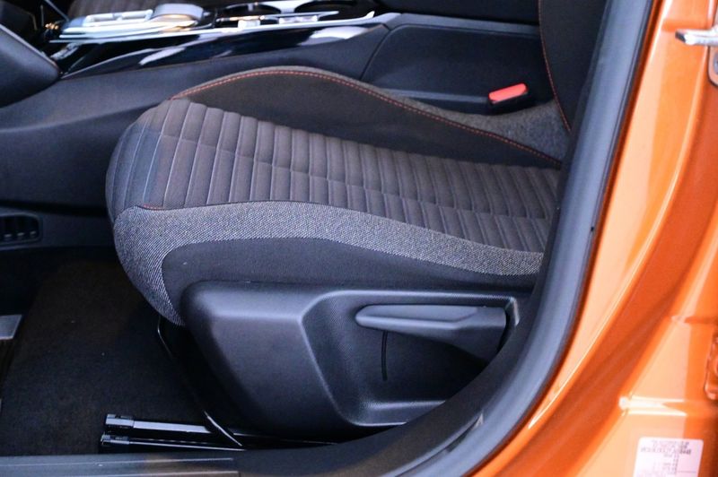 Peugeot e-2008 bild 12