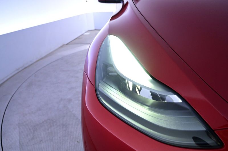Tesla Model Y bild 26