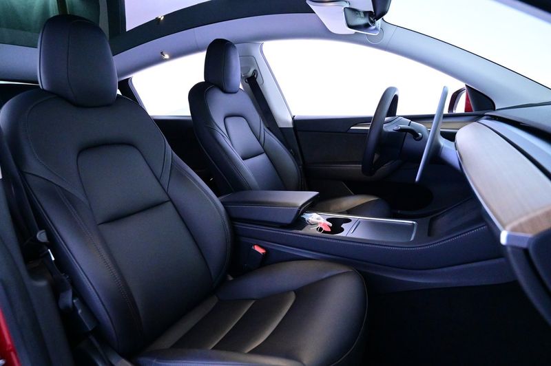 Tesla Model Y bild 12