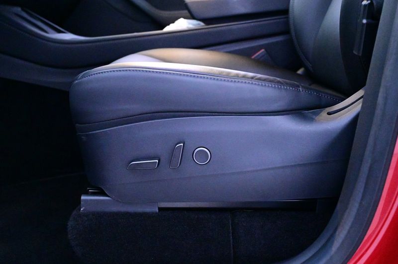 Tesla Model Y bild 11