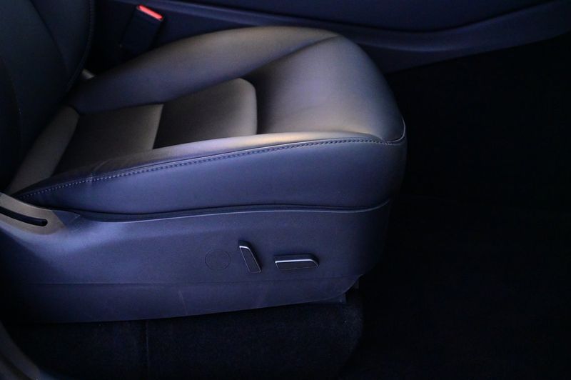 Tesla Model Y bild 13