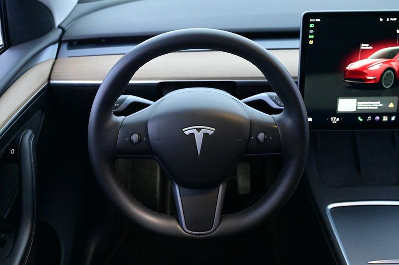 Tesla Model Y bild 7