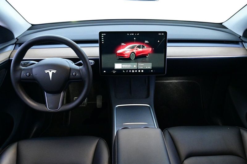 Tesla Model Y bild 6