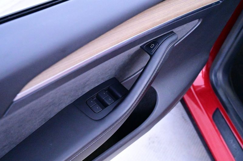 Tesla Model Y bild 10