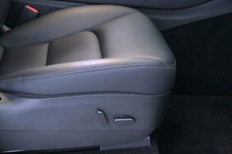 Tesla Model Y bild 13