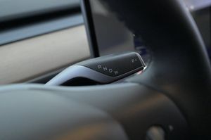 Tesla Model Y bild 8