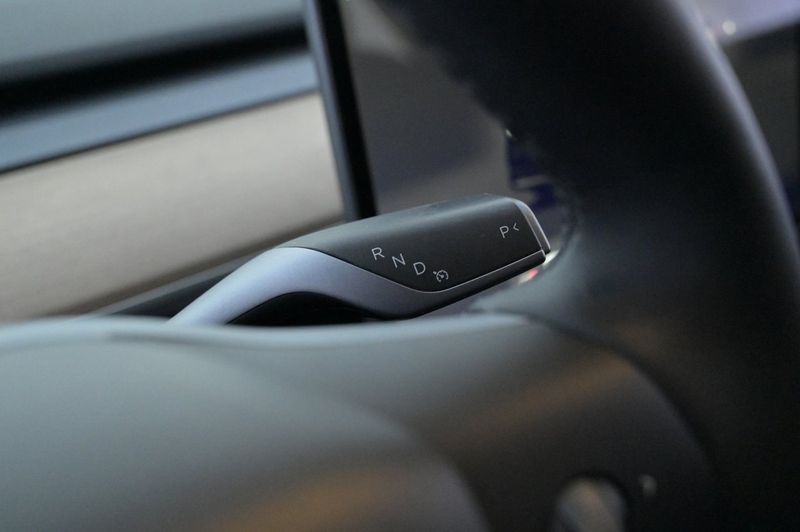 Tesla Model Y bild 8