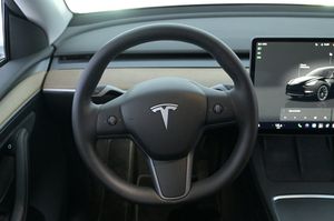 Tesla Model Y bild 7
