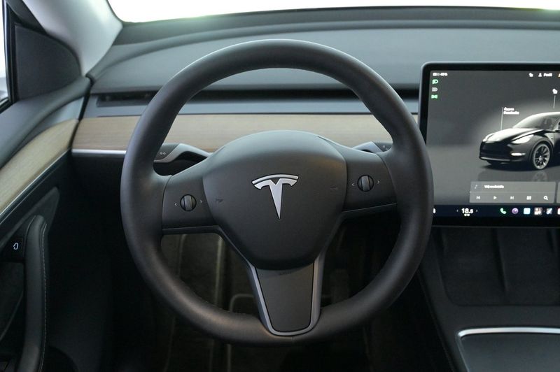 Tesla Model Y bild 7