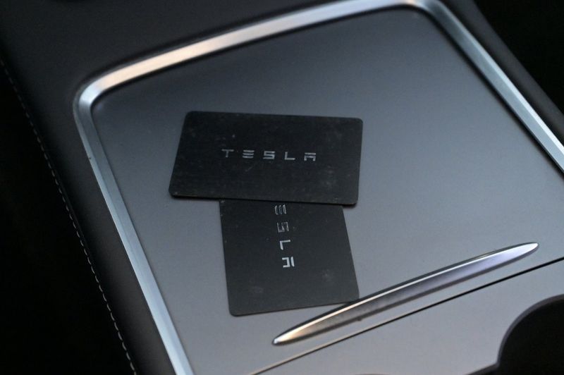 Tesla Model Y bild 24