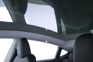 Tesla Model Y bild 25