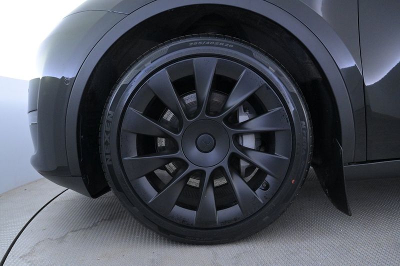 Tesla Model Y bild 27