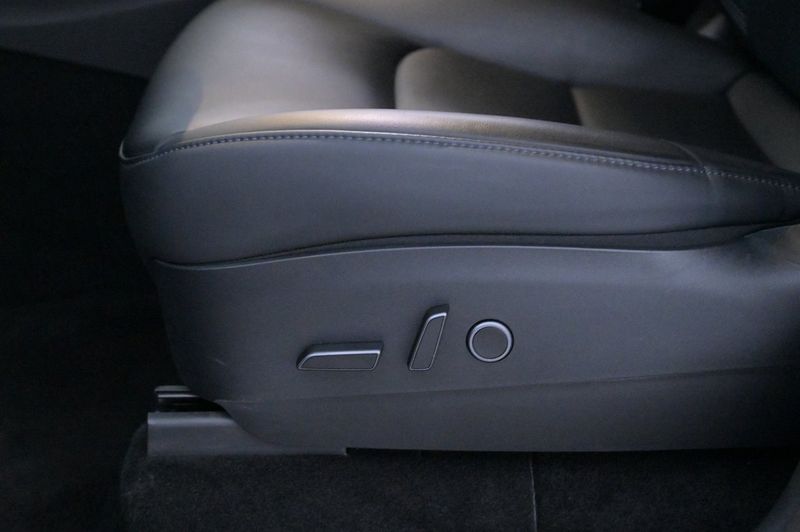 Tesla Model Y bild 11
