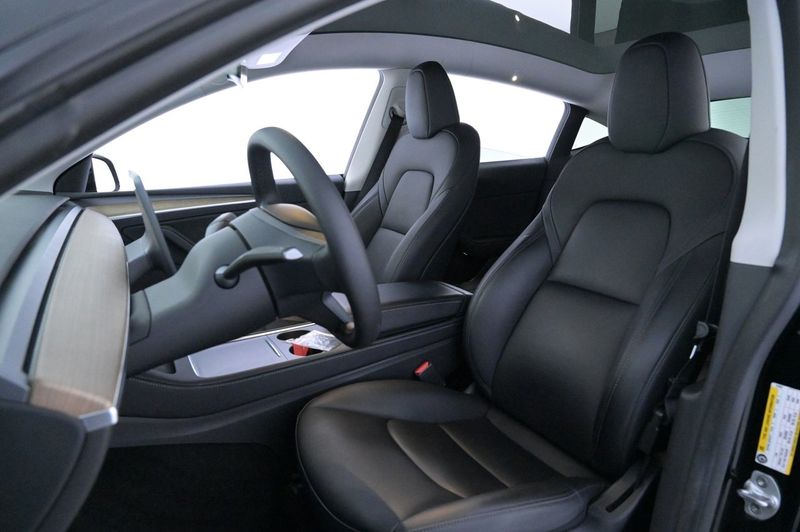Tesla Model Y bild 9