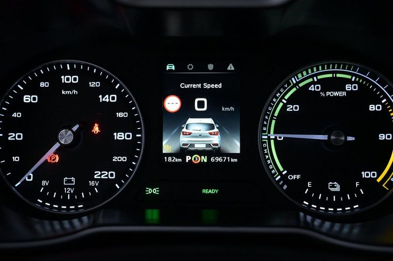 MG ZS EV bild 8