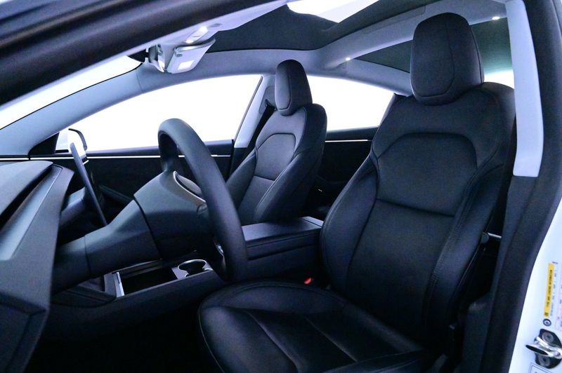Tesla Model 3 bild 8