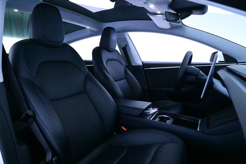 Tesla Model 3 bild 11
