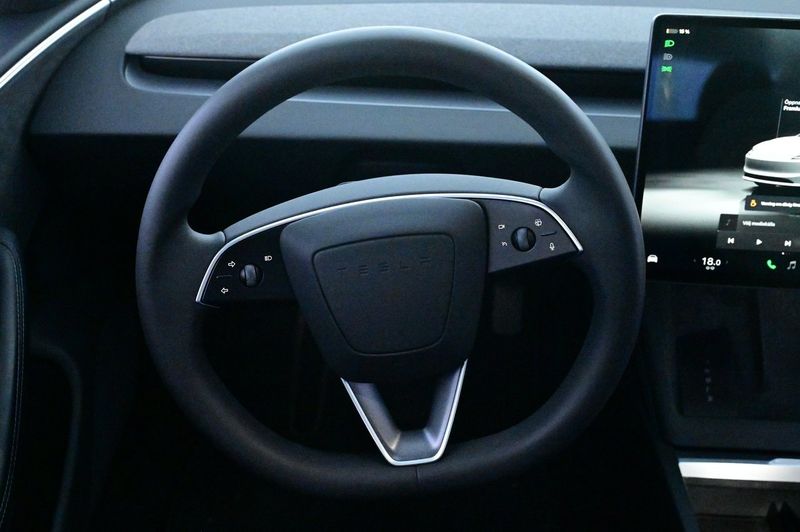 Tesla Model 3 bild 7