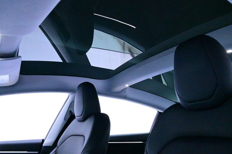 Tesla Model 3 bild 24