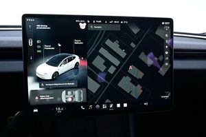 Tesla Model 3 bild 18