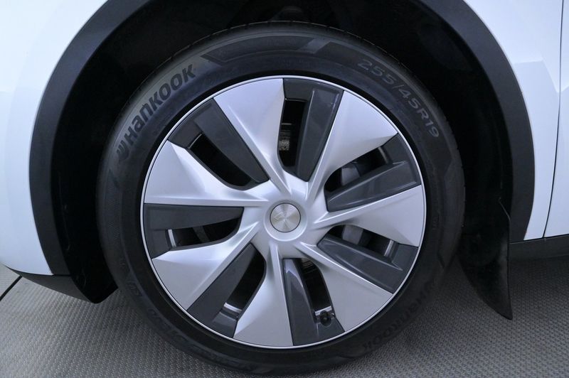 Tesla Model Y bild 27