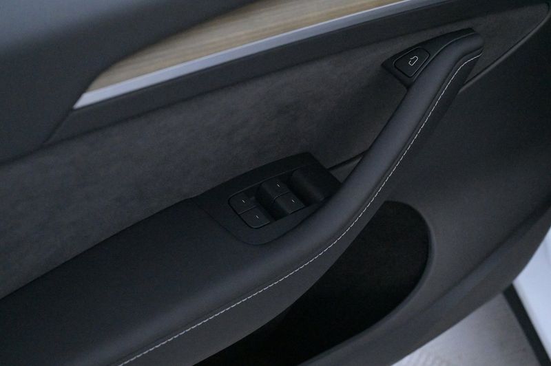 Tesla Model Y bild 10