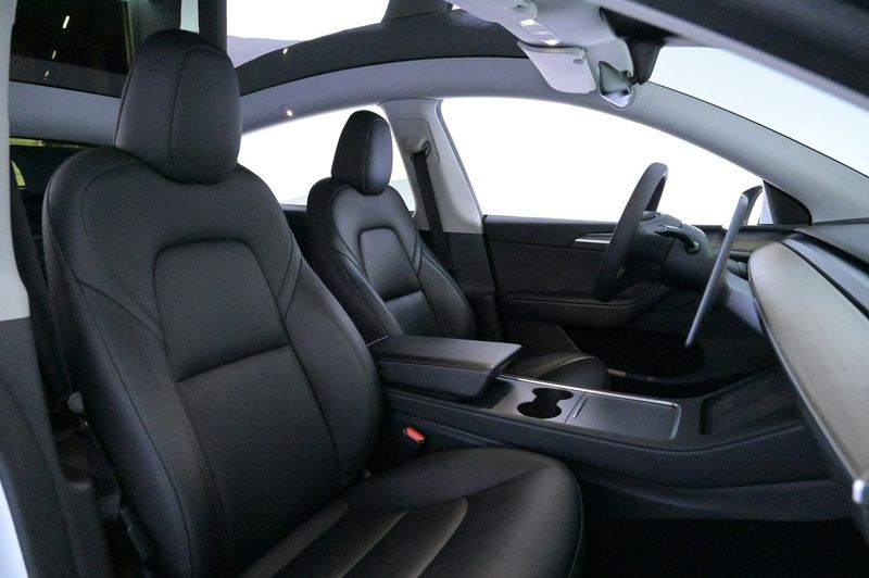 Tesla Model Y bild 12