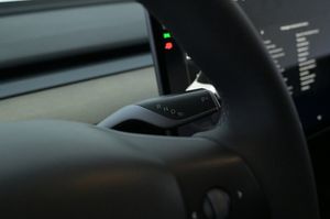Tesla Model Y bild 8