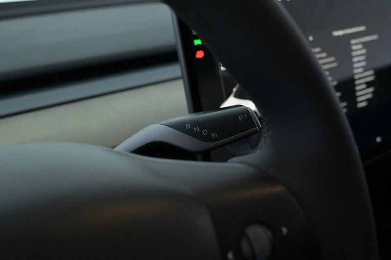Tesla Model Y bild 8