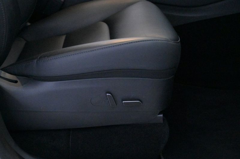 Tesla Model Y bild 13