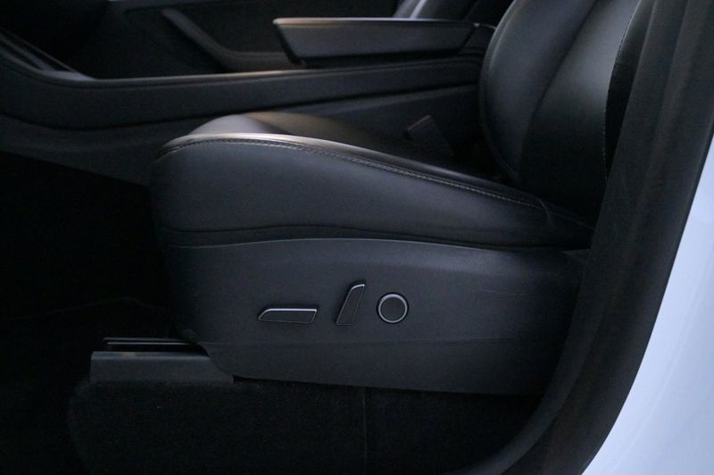 Tesla Model Y bild 11