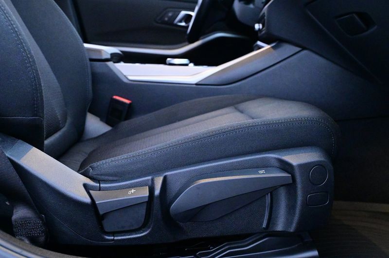 BMW 330 bild 13