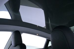 Tesla Model Y bild 25