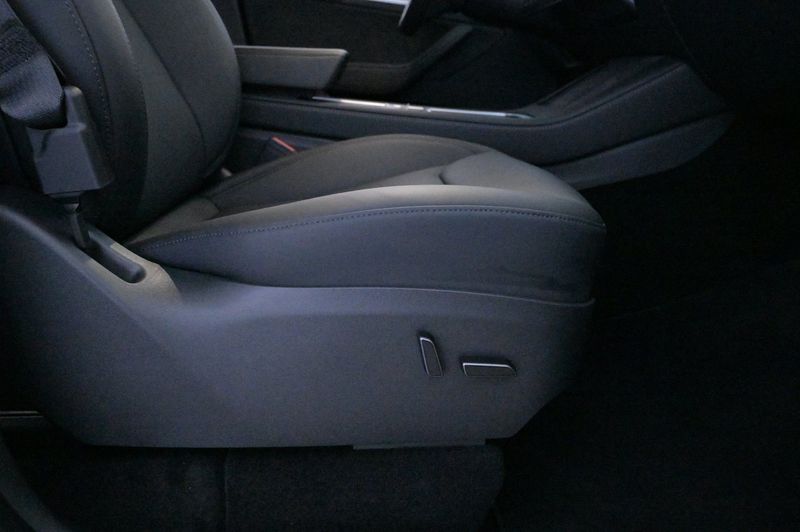 Tesla Model Y bild 13