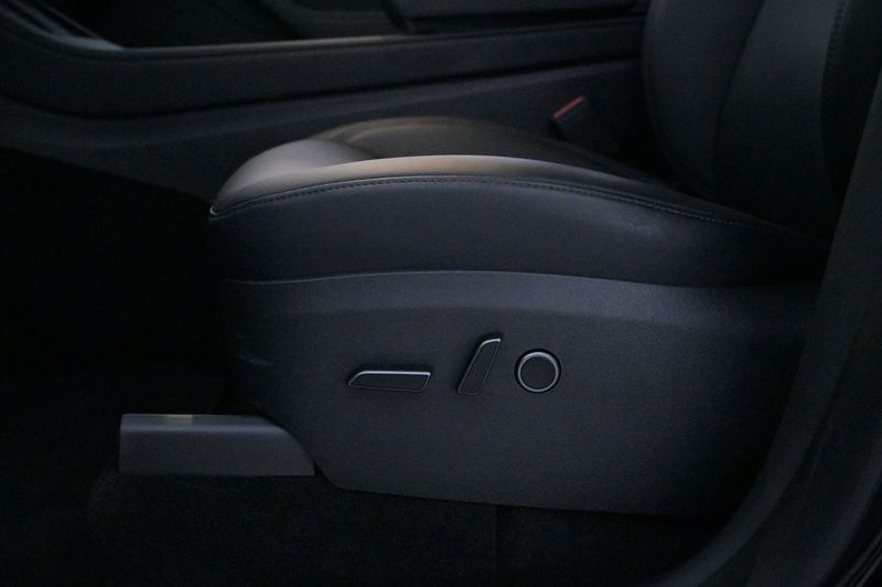 Tesla Model Y bild 11