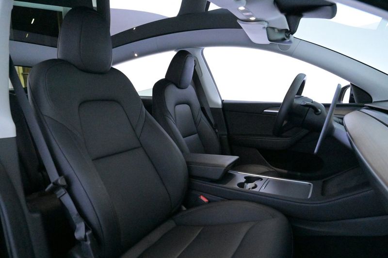 Tesla Model Y bild 12