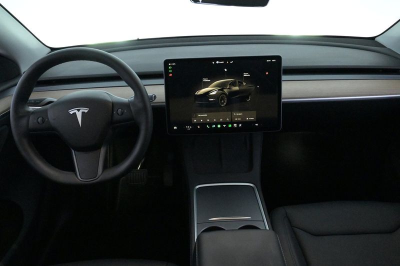 Tesla Model Y bild 6