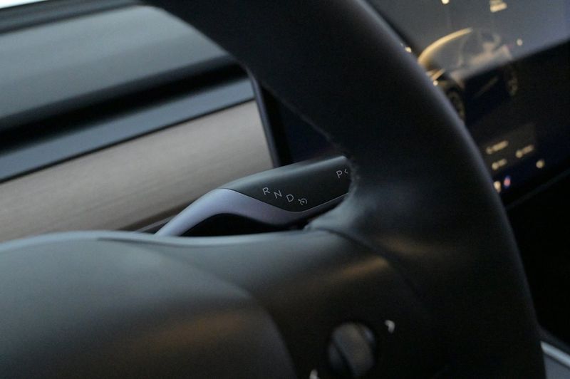 Tesla Model Y bild 8