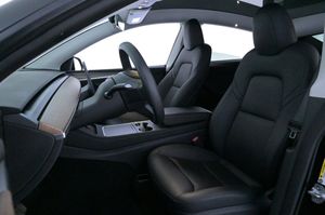 Tesla Model Y bild 9