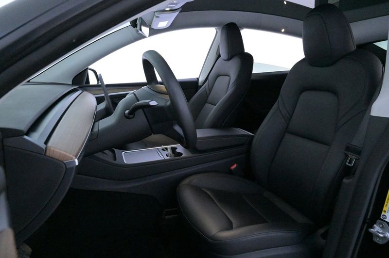 Tesla Model Y bild 9